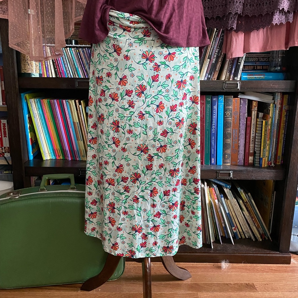 Lularoe classic maxi skirt w flowers